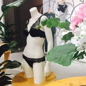 Women's black lace bra set